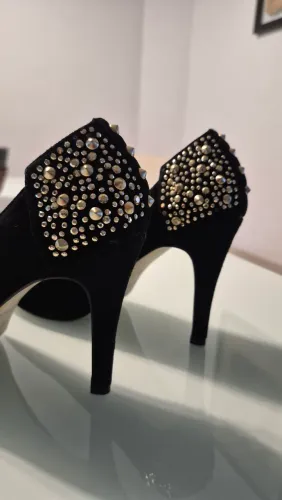 Sapato Alto Preto com Dourado
