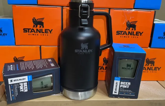 [LACRADO] Garrafa Stanley 1,9L, na cor preto