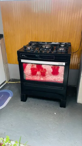 Fogão usado 5 bocas com forno. 