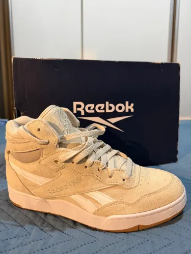 Tênis da Reebok BB 4000 tamanho 40