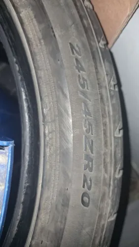 Vendo pneus 245/45 r20