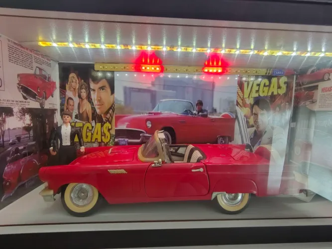 Diorama do Vegas escala 1:18 com iluminação, figuras e miniatura carro 