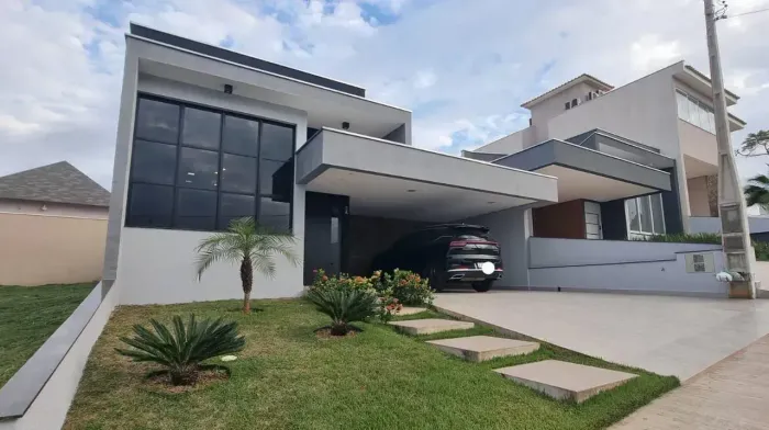Linda Casa à Venda no Condomínio Campos do Conde / 03 dormitórios com 2 suítes.