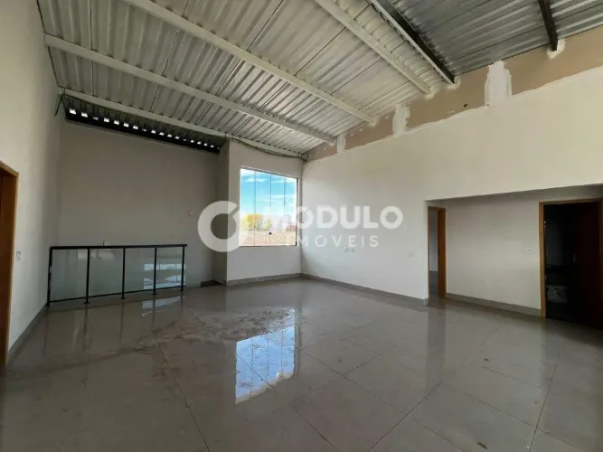 Sobrado residencial disponível para locação no bairro Saraiva.