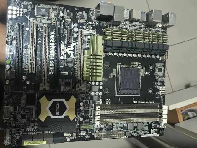 Placa mãe Sabertooth 990FX AM3+ DEFEITO SUCATA