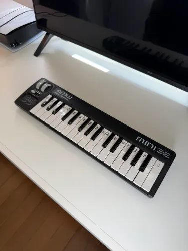 Teclado MÍDI AMW 32