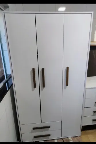 Guarda roupa infantil pés palito