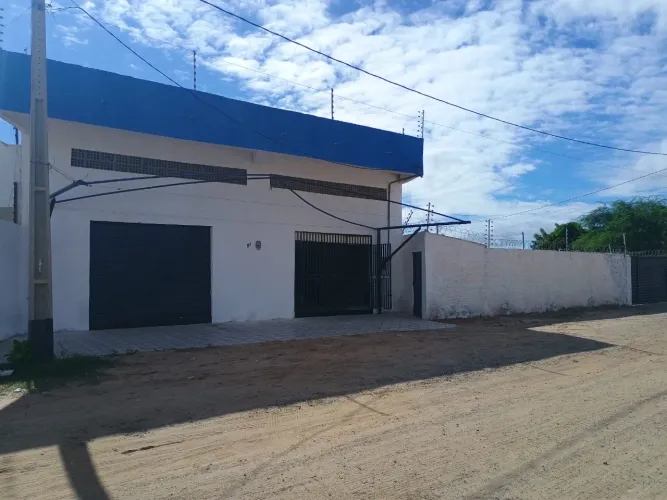 GALPÃO COMERCIAL COM GARAGEM