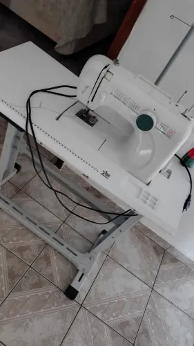 Vendo máquina de costura Elgin