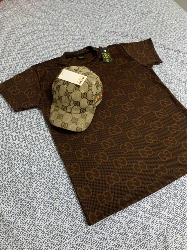 Camisa Gucci + Boné Gucci | Cores Marrom e Azul 