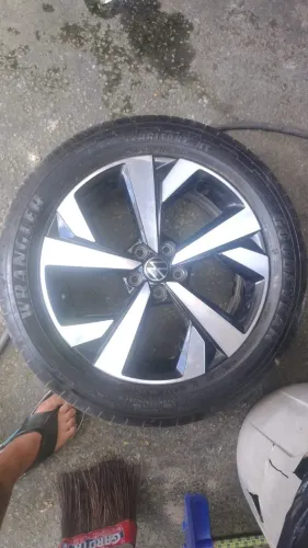 Vendo roda com pneu novos , nunca foi no chão VW Nivus ....
