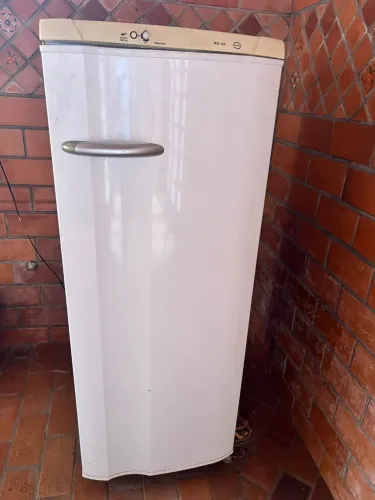 ?Geladeira Electrolux RE28 240L - Funcionando Perfeitamente / Congela Muito Bem