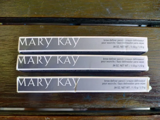 Lápis deleniador de sobrancelhas (brow Definer Penci) obs:$20 reais a unidade