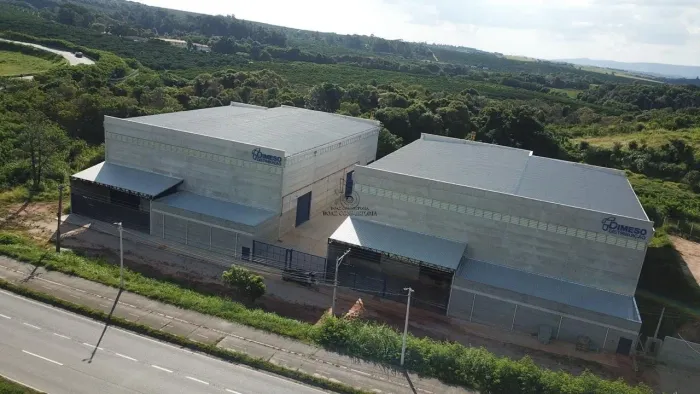 Galpão Logístico de Alto Padrão: 1.560 m² de Eficiência Operacional