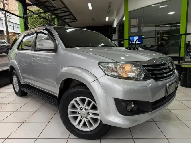 Toyota Hilux SW4 SRV D4-d 4X4 3.0 TDI Dies. AUT 2014