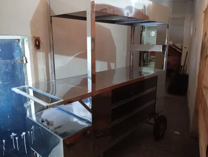 Carrinho de bolo " lanches"  valor 3.200$