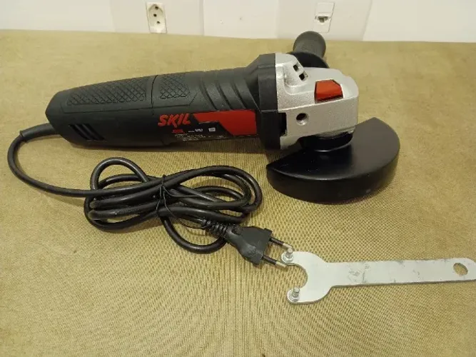 Esmirilhadeira Angular Skil - 700w