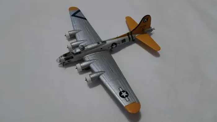 Miniatura Avião Bombardeiro Boeing B-17b Flying Fortress