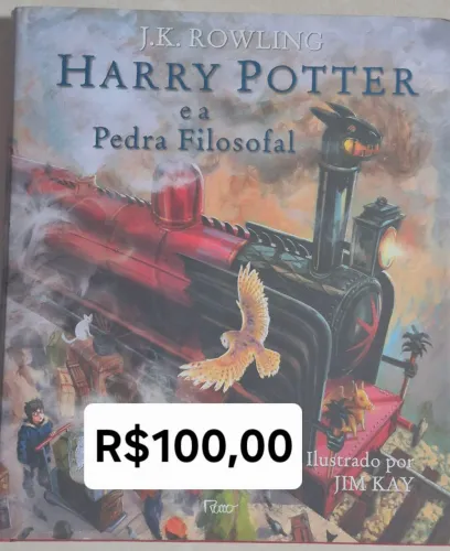 Livro Harry Potter e a Pedra Filosofal edição ilustrada