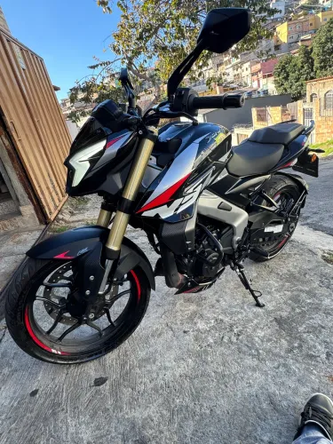 Dominar Ns 400