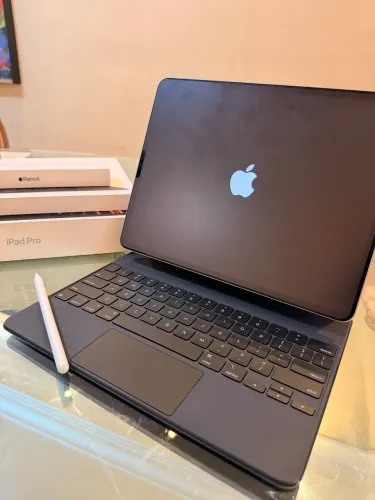 iPad Pro 12,9 M2 zero com teclado e caneta kit ouro 