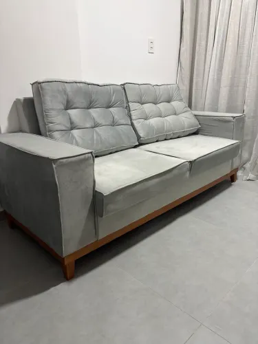 Sofá suede cinza claro