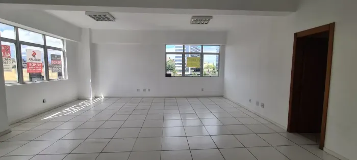 Sala Com., com Banheiro e Vaga Privativa no Centro de Canoas