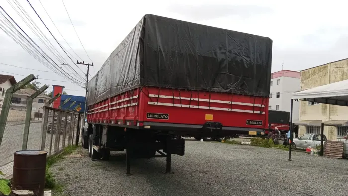 Carreta rodotrem graneleiro com dolly