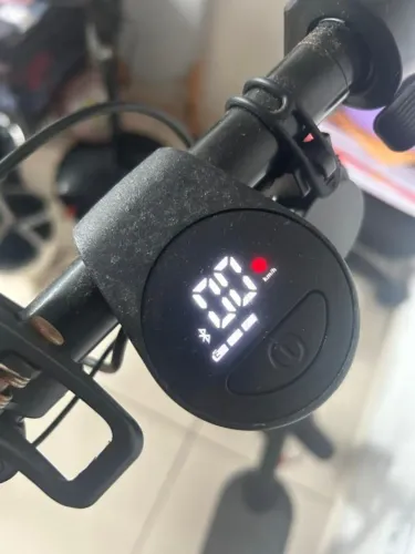 Patinete Elétrico Dobrável com Bluetooth e Autonomia de 22KM - 3 níveis de velocidade