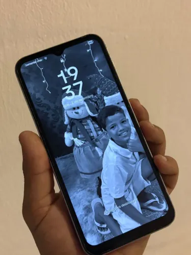 Vende-se celular a14 5g 126 giga acompanha cabo pra carregar
