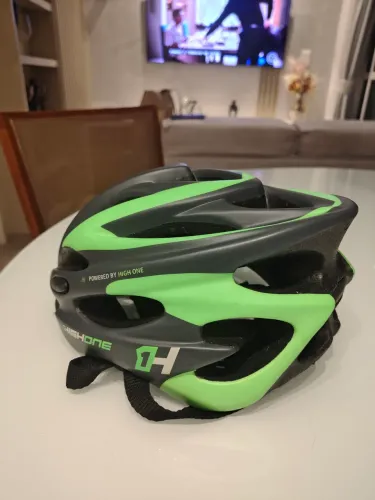 Capacete ciclismo NOVO! R$95,00