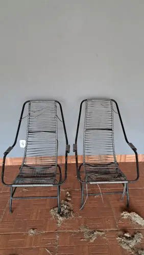 Cadeiras de fio e de ferro