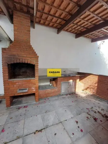Casa com 3 dormitórios, 1suíte, 6vagas de garagem ,salão de festas , edícula e espaço gour