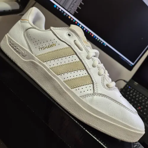 Tênis Adidas Tyshawn Low - Tam. 45