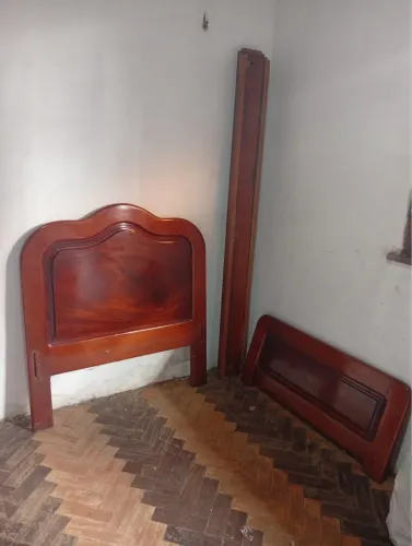 Cama de Mogno.