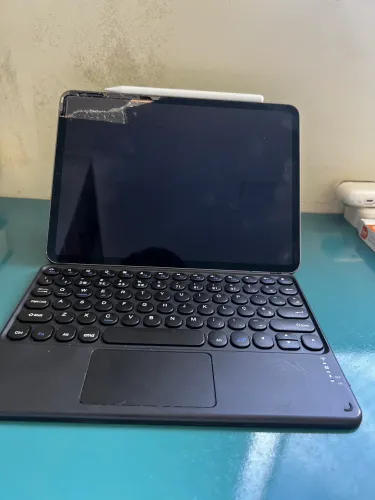 iPad Pro 11 + keyboard + pencil