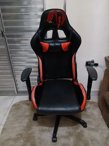 Vendo cadeira super confortável Gamer com apoio de braços e regulagem no encosto