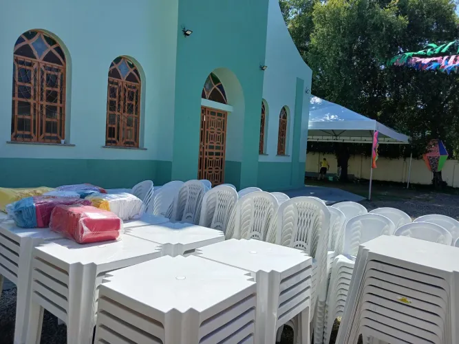Alugamos mesas cadeiras e toalhas