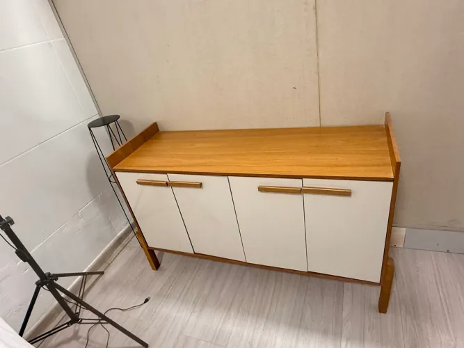 Aparador/buffet Retrô Cretta 4 Portas Cantinho Shark Moveis Cor Cedro/off White