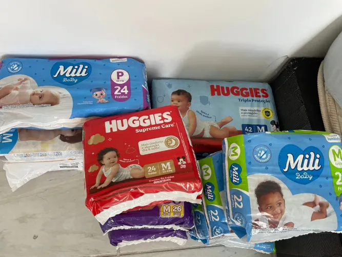 Lote 254 fraldas P e M 