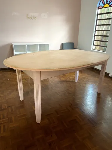 Mesa de jantar oval