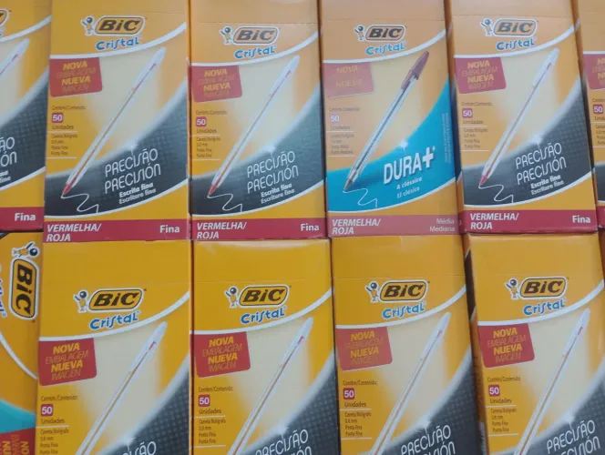 Caixa de caneta Bic vermelha 50 unidades