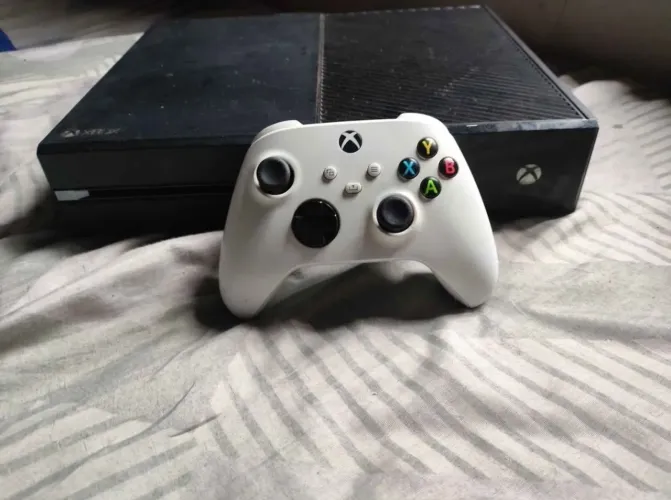 Xbox one com 3 controles