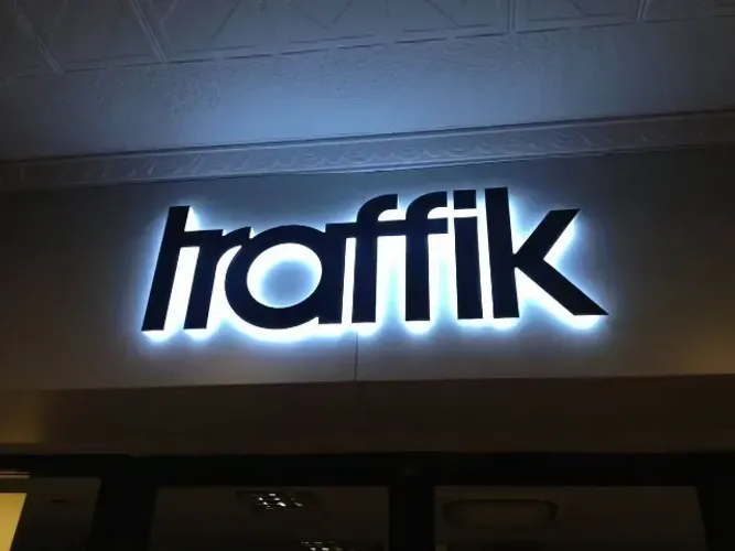 Letreiro em pvc expandido retroiluminado/ Letreiro iluminado / placa iluminada