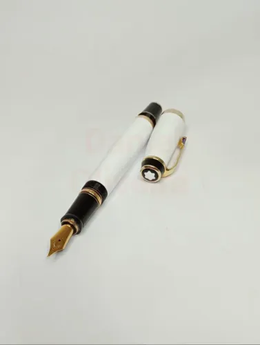 Caneta Montblanc Bohéme Tinteiro Dourado