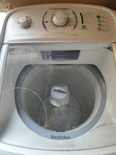 Máquina de lavar Electrolux 10 kilo , Obs= ela so nao esta sentrifugando