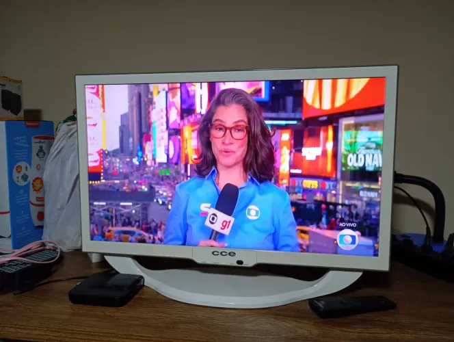 Tv CCE 24 polegadas de led !! Não é Smart !!