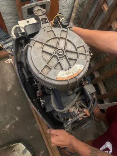MOTO DE LACHA PRIMEIRA MÃO MARCA DO MOTOR MERCURY SEA PRO 25