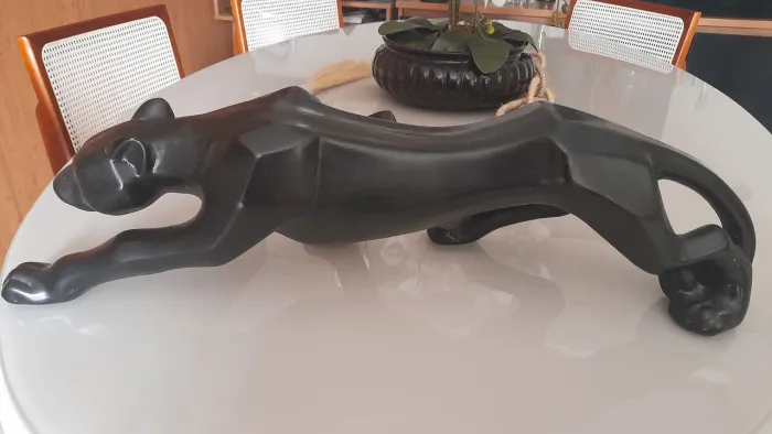 Escultura Pantera na cor preta