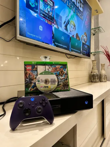 Xbox one NOVO + JOGOS + CONTROLE